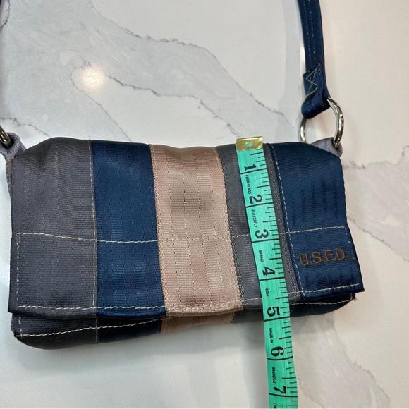 U.S.E.D. Upcycled Seatbelt Handbag - Picture 10 of 14